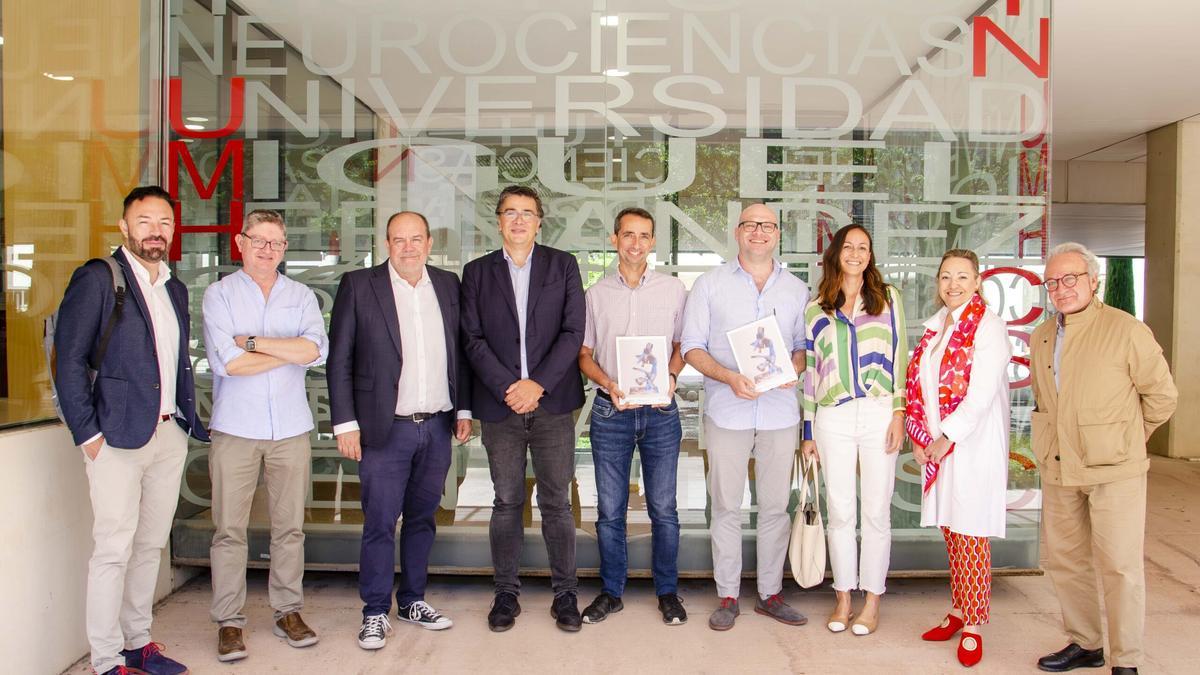 El equipo investigador del Instituto de Neurociencias con los responsables de AECC que financia los proyectos.