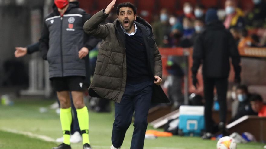 Gallego, entrenador del Sporting: &quot;Hemos sometido al líder; el equipo mereció empatar&quot;