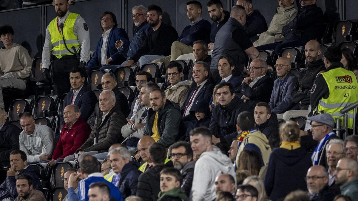 Fernando López, director general del Real Zaragoza, solo en el palco del Ibercaja Estadio durante el partido del domingo ante el Sporting.