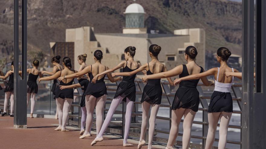 Una «Megabarra» de ballet para celebrar el Día Internacional de la Danza en Las Canteras