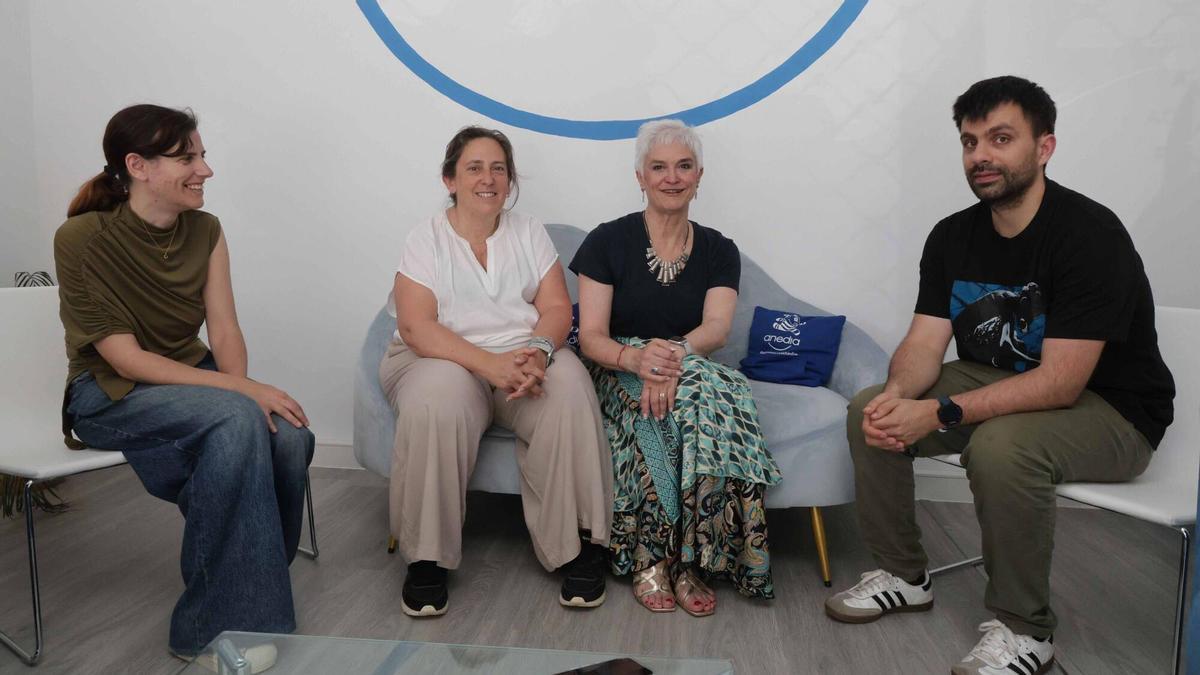 Ana Álvarez, la representante de Innodia y segunda por la derecha, en su charla de este lunes en el local de Anedia