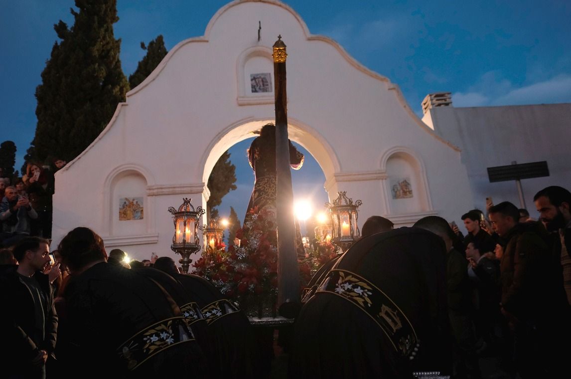 Masivo Via crucis de madrugada en Sagunt