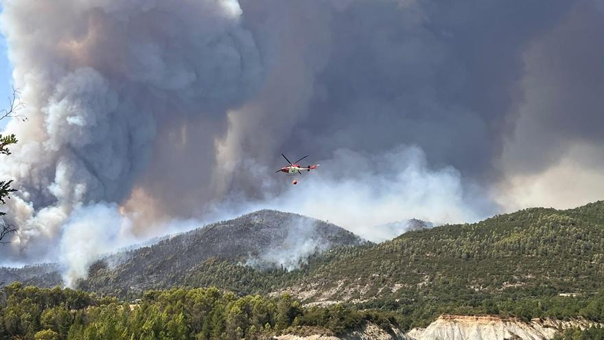 Espectacular incendio en Santa María de la Peña