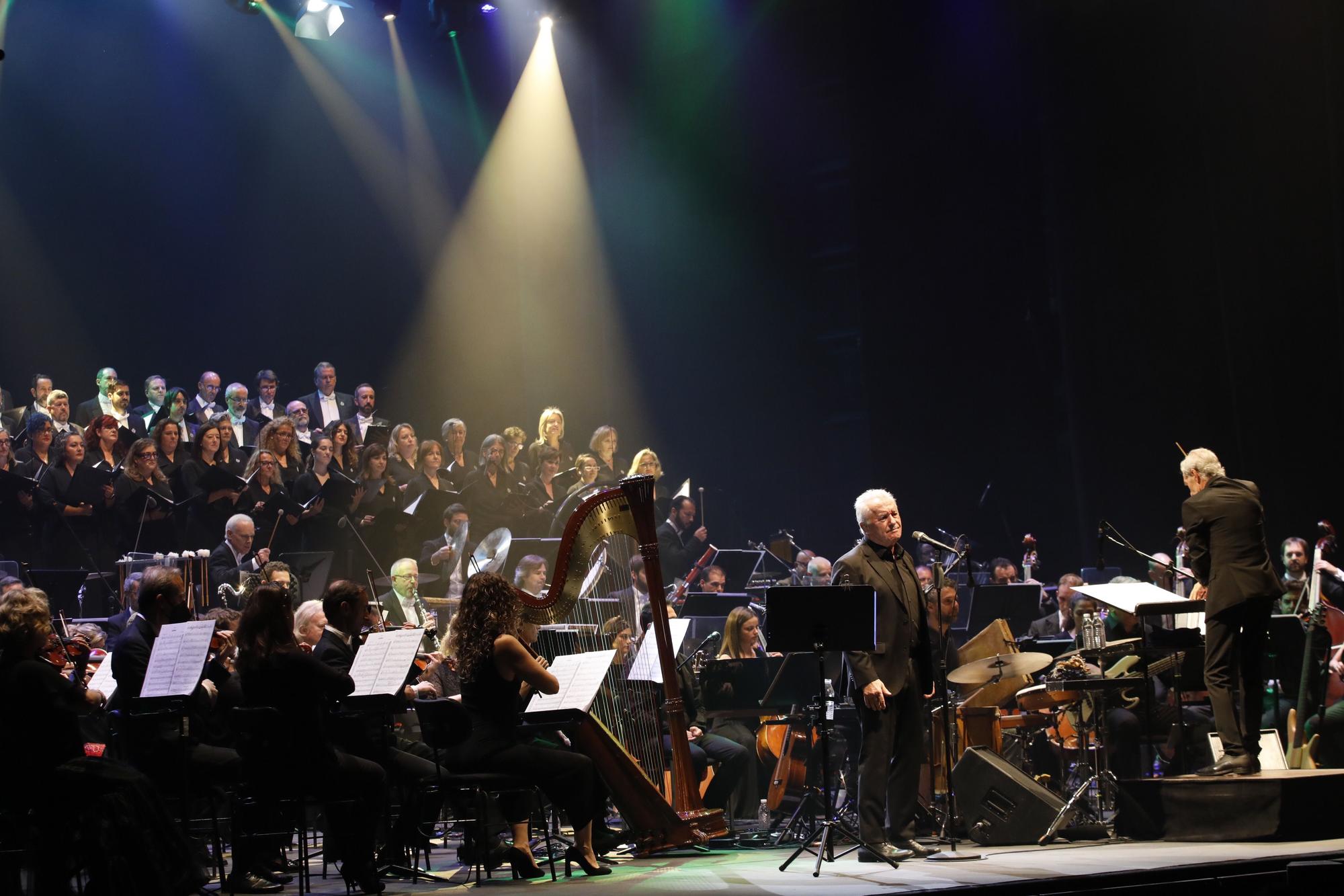 EN IMÁGENES: Así fue el tercer concierto de Víctor Manuel en la Laboral con la OSPA y el Coro de la Fundación Princesa de Asturias