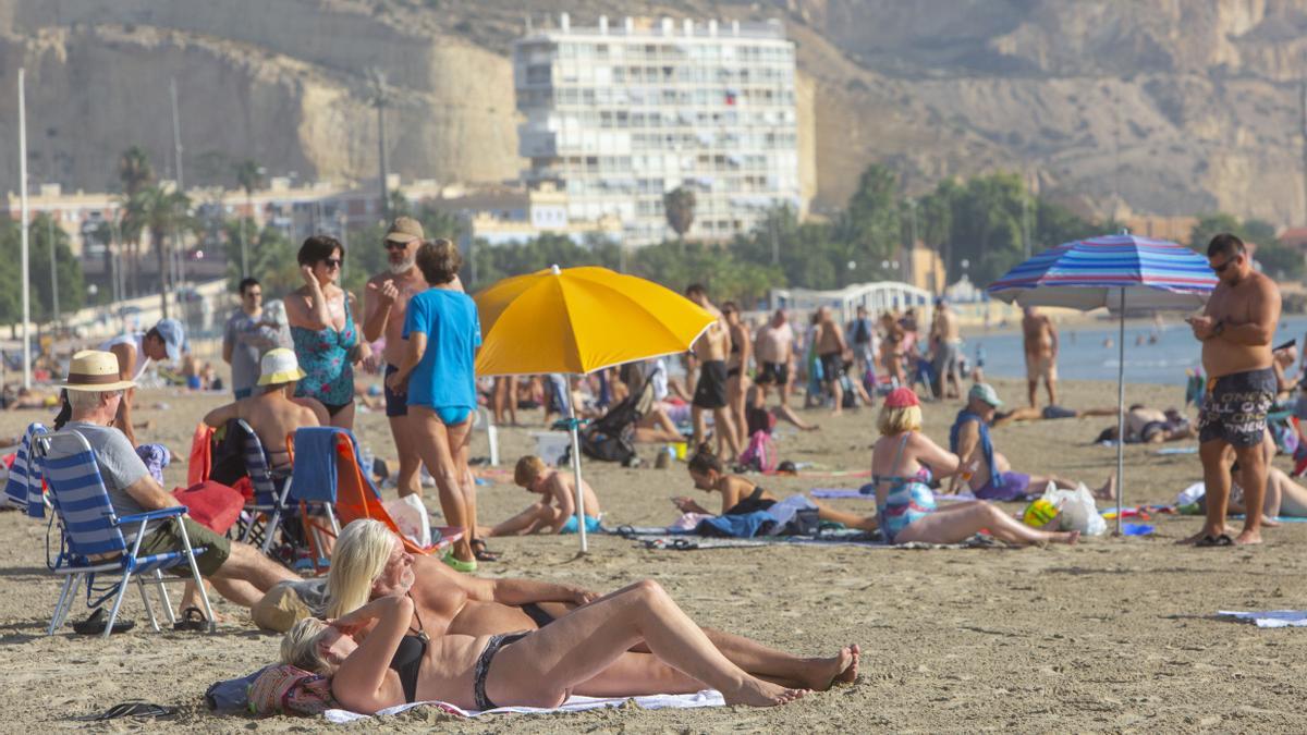 Cambio climático: Cinco meses de verano en Alicante y de temporada alta  turística