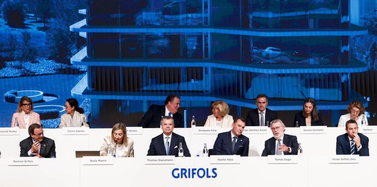 La família Grifols negocia amb Brookfield una opa per excloure de borsa l’empresa