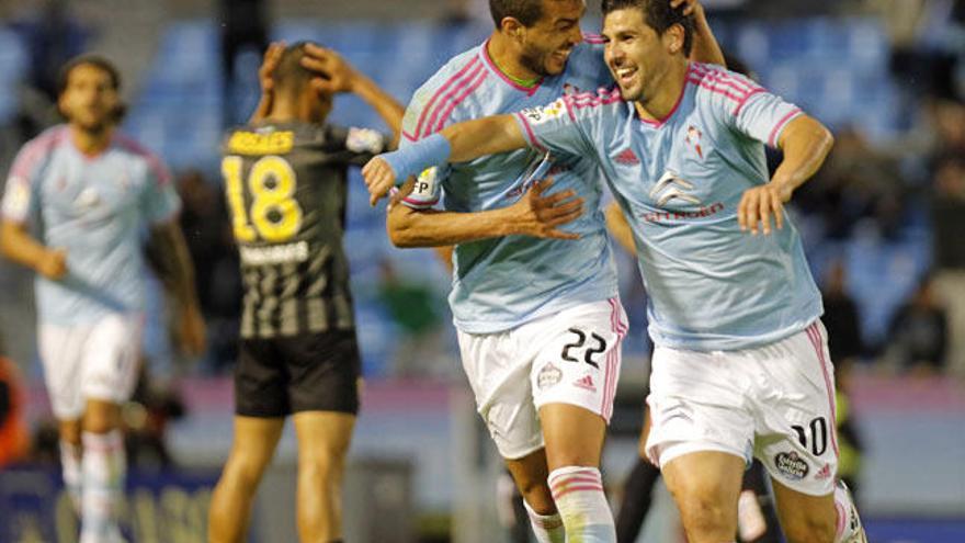 Nolito celebra un gol en un encuentro con el Málaga // Marta. G. Brea