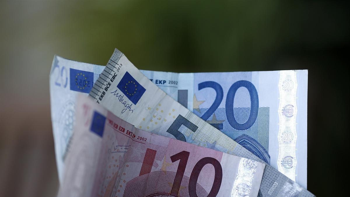 Archivo - (Foto de ARCHIVO) Billetes, monedas, euros, euro, dineroEUROPA PRESS10/9/2014  EUROPA PRESS 10/9/2014