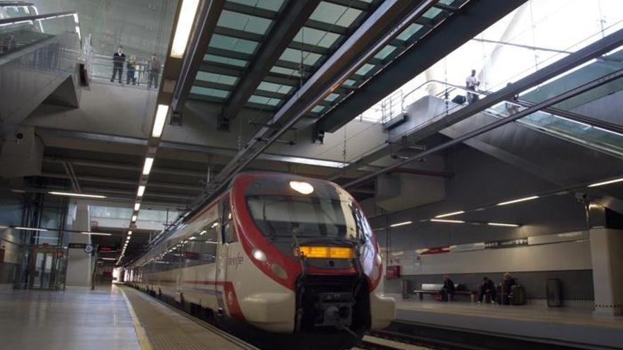 Proponen que el Cercanías se quede en Fuengirola y poner un tren de más capacidad hasta Marbella y Estepona.