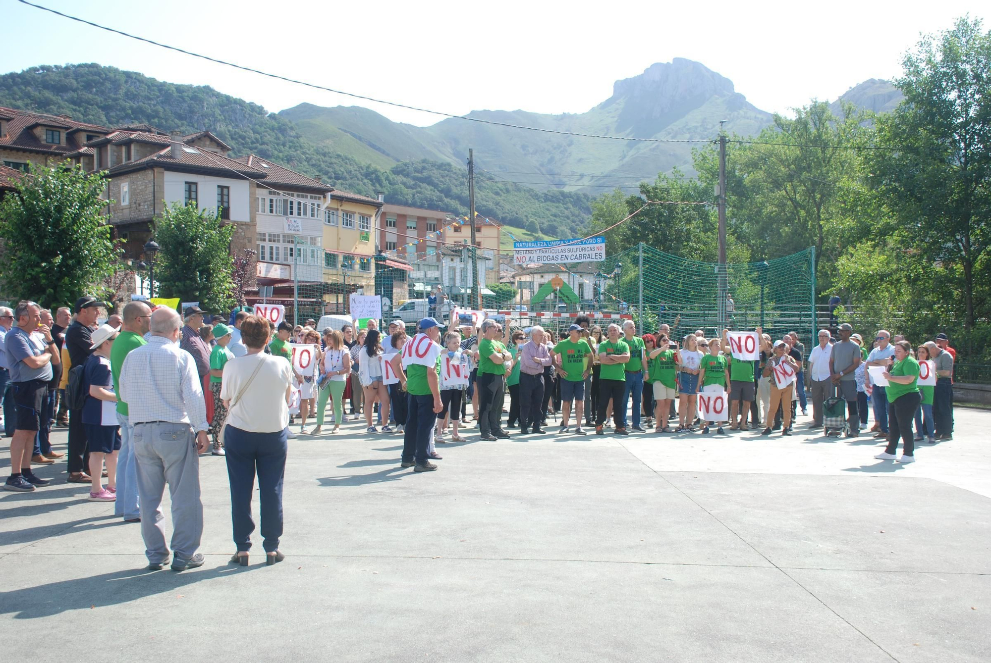 Manifestación contra la planta de biogás en Arenas de Cabrales