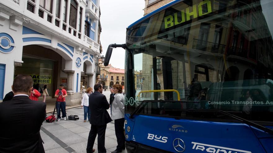 La presentación del servicio búho en Avilés, que se implantó en 2009.