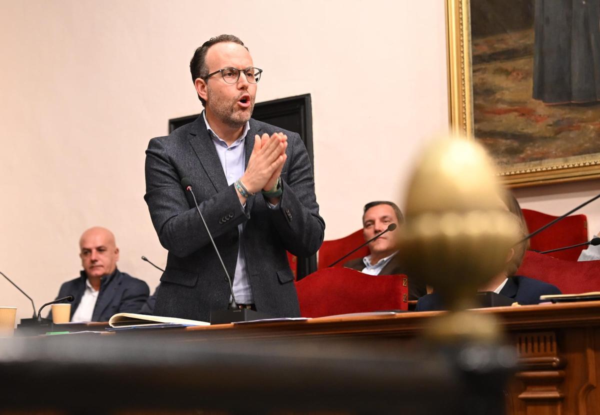 El portavoz municipal socialista, Héctor Díez, en el pleno de este lunes.