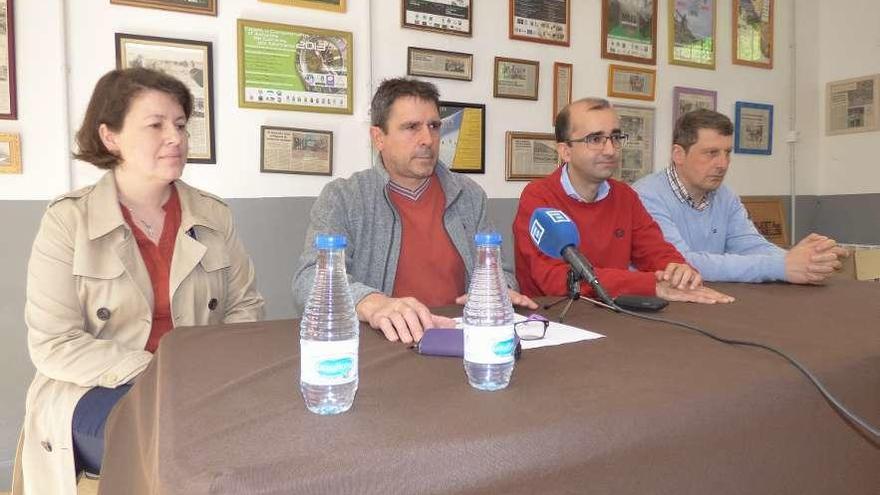 Por la izquierda, Silvia Méndez, Antonio Rodríguez, José Víctor Rodríguez y José Ramón Feito, ayer, en Moal.