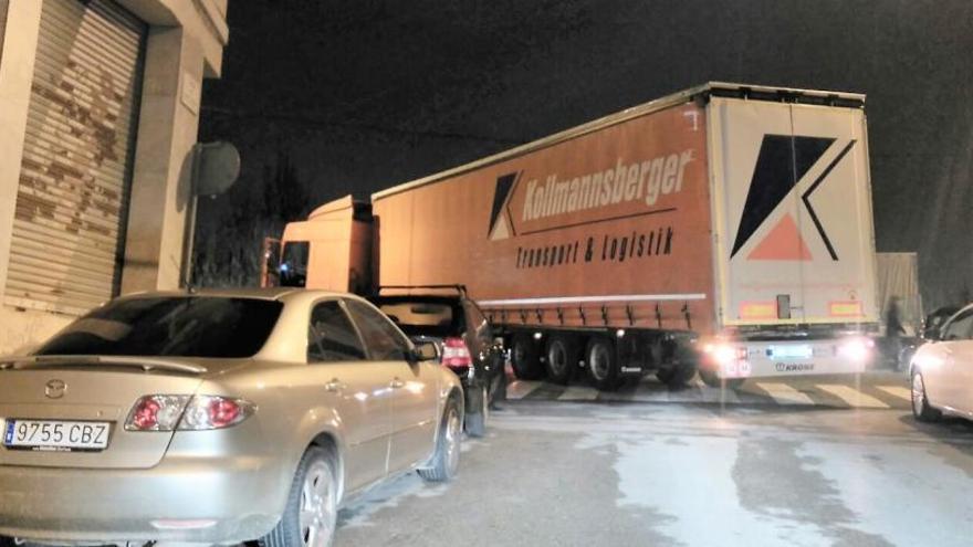 Queixa veïnal pels problemes causats pels nous pilons de la carretera del Pont de Vilomara