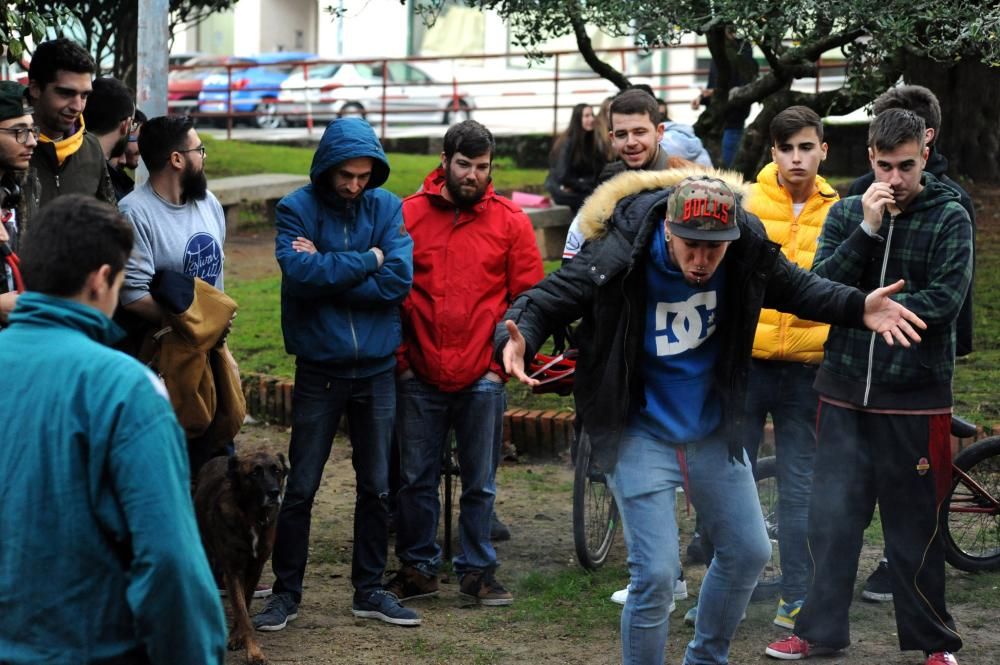 El parque Fleming acogió una de las conocidas como "Batalla de gallos" en las que se emplea el rap a modo de picotazos