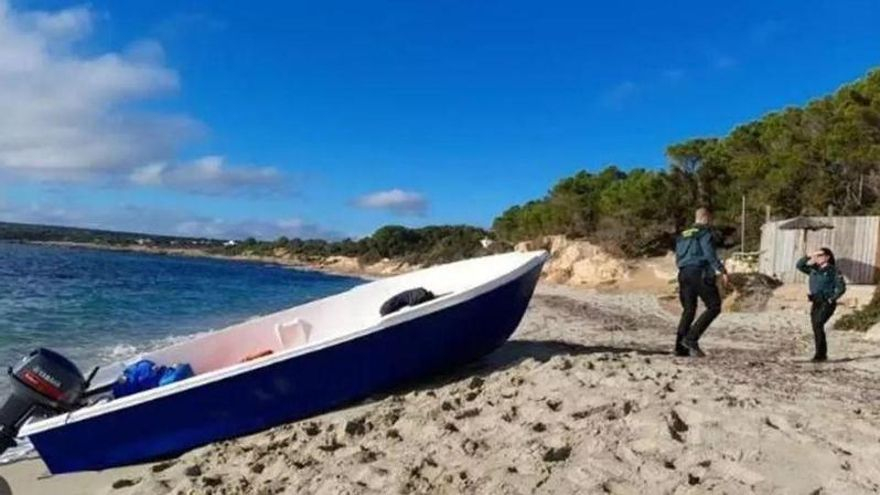 Rescatadas en alta mar al sur de Formentera dos pateras con 34 migrantes a bordo