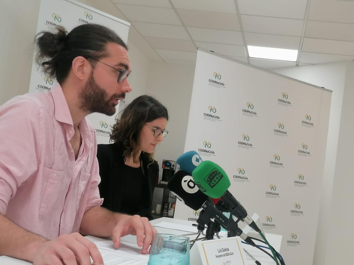 Luis Cabañas y Ruth García, durante la rueda de prensa en el colegio oficial.