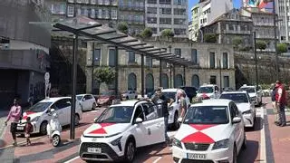 Los taxistas de Vigo valoran suprimir descansos ante la posible llegada de los VTC