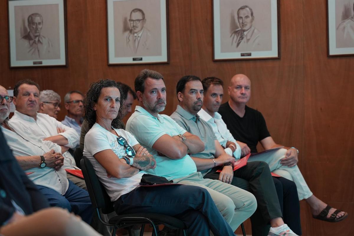 Mari Paz Cerdà y José Tirado, entre otros, durante el acto.