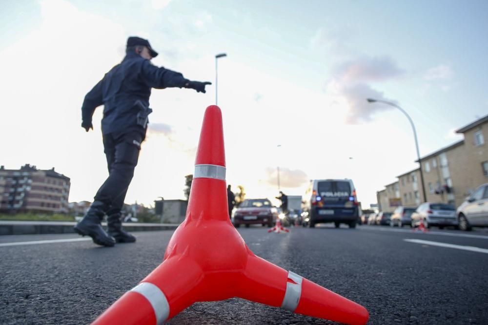 Control de la Policía Nacional en Avilés