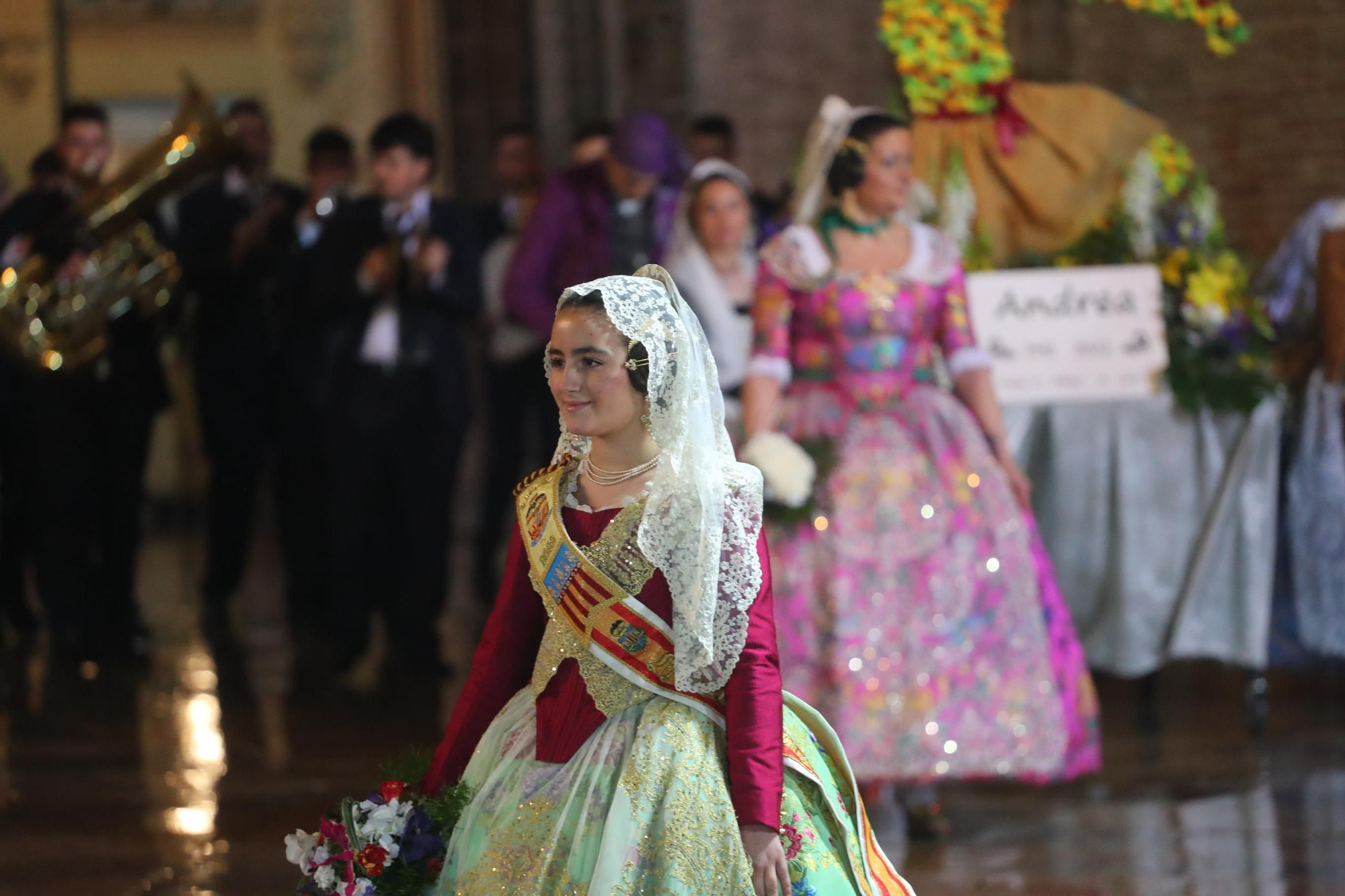 Búscate en el primer día de ofrenda por la calle de la Paz (entre las 20:00 a las 21:00 horas)