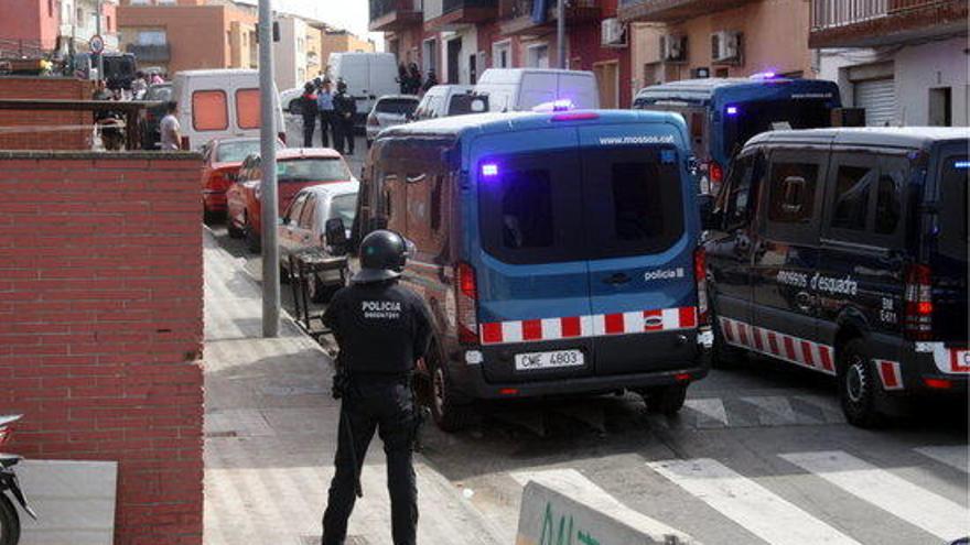 Els Mossos al barri Sant Joan de Figueres