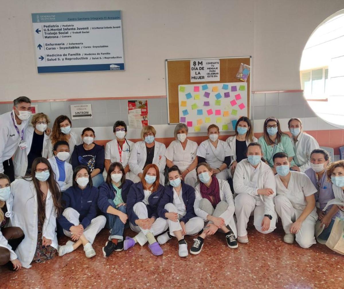 Profesionales sanitarios de uno de los centros de salud del departamento de Torrevieja