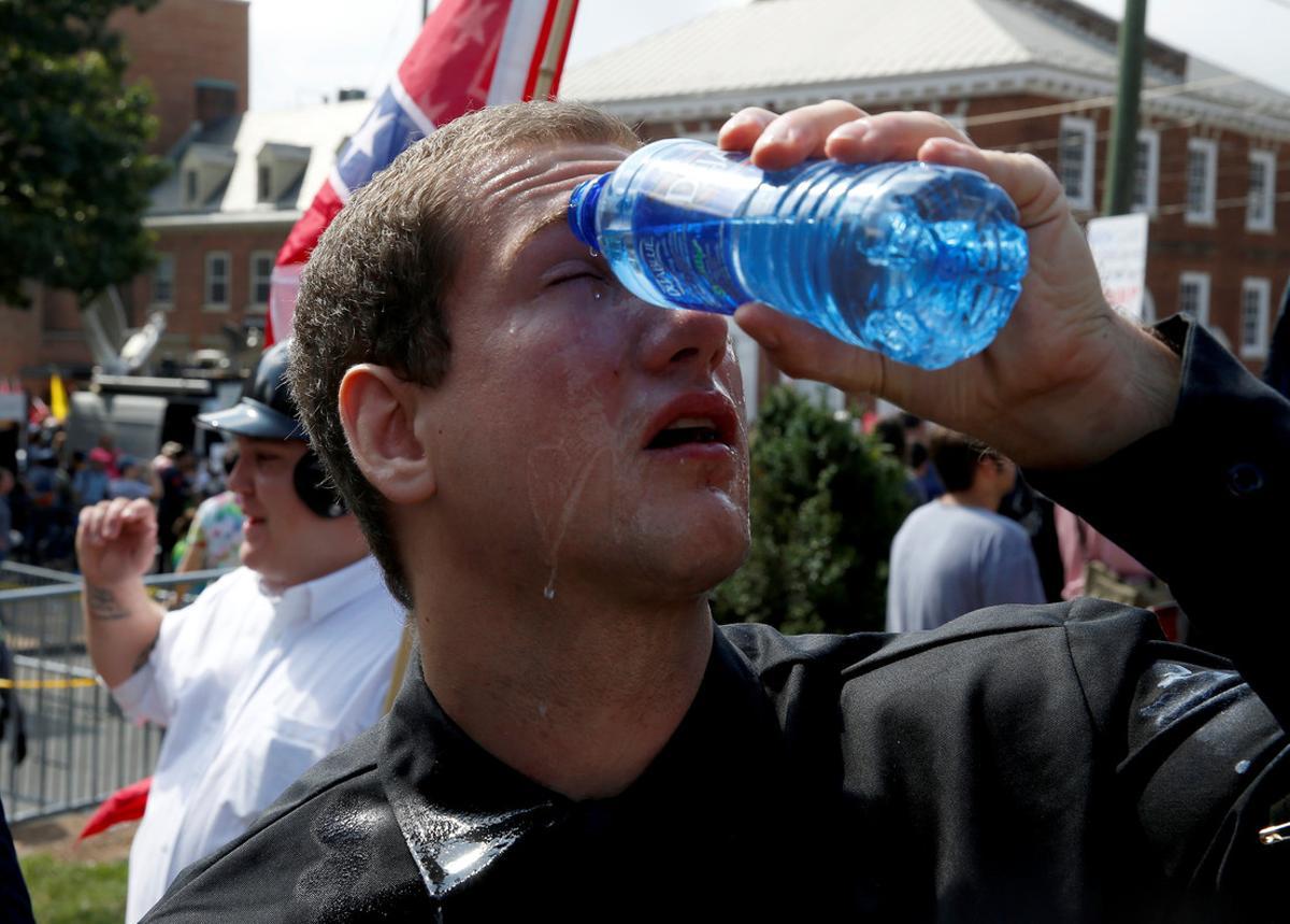 La violència racista esclata a Charlottesville (Virgínia), en imatges