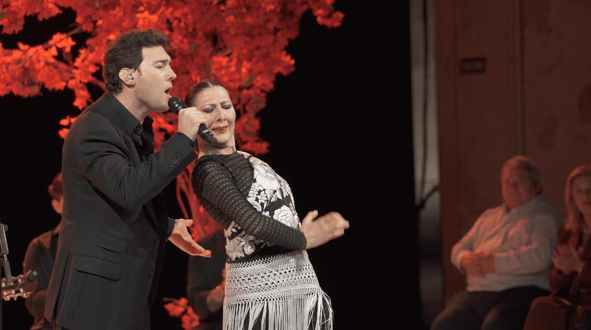 Pérez-Vera junto a la bailaora Rosa Belmonte en la presentación de su disco 'Na se ha perdió' en la Real Fábrica de Artillería.