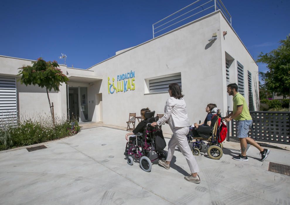 La Fundación Lukas dispone de la primera vivienda tutelada para atender a las necesidades y mejorar la calidad de vida de los usuarios con diversidad funcional grave