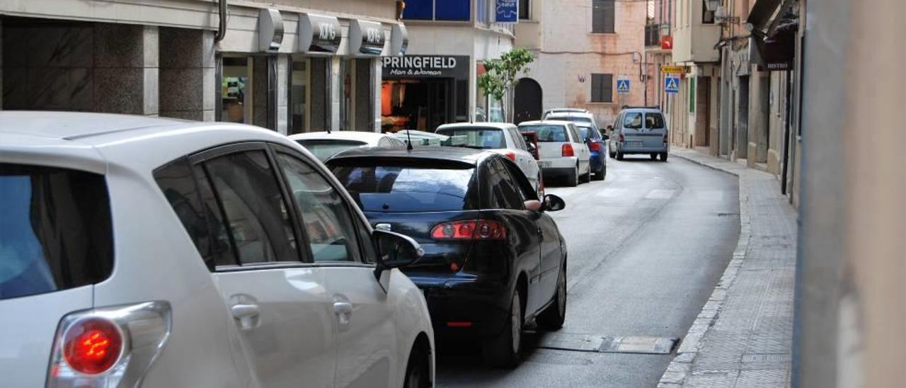 Imagen de la calle de ses Garroves, una zona actualmente saturada de coches.