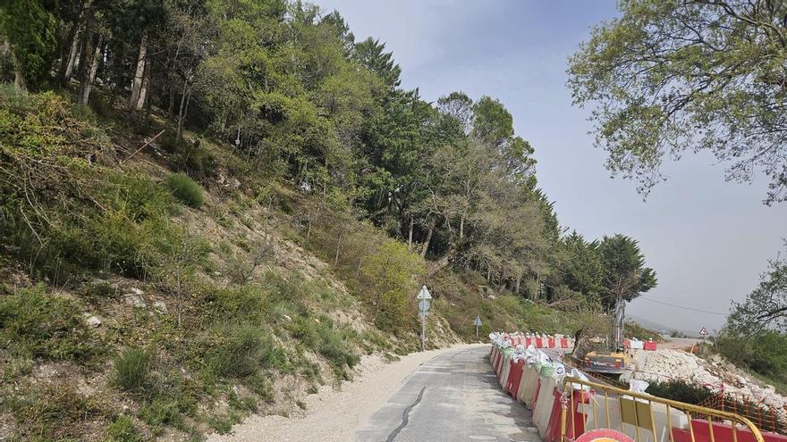 La carretera de acceso al Picacho reabre al tráfico rodado, aunque con restricciones, tras dos meses cerrada
