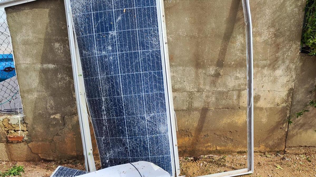 El tornado arrancó las placas solares y dejó sin electricidad a la caseta, por lo que la alarma antirrobos no sonó.