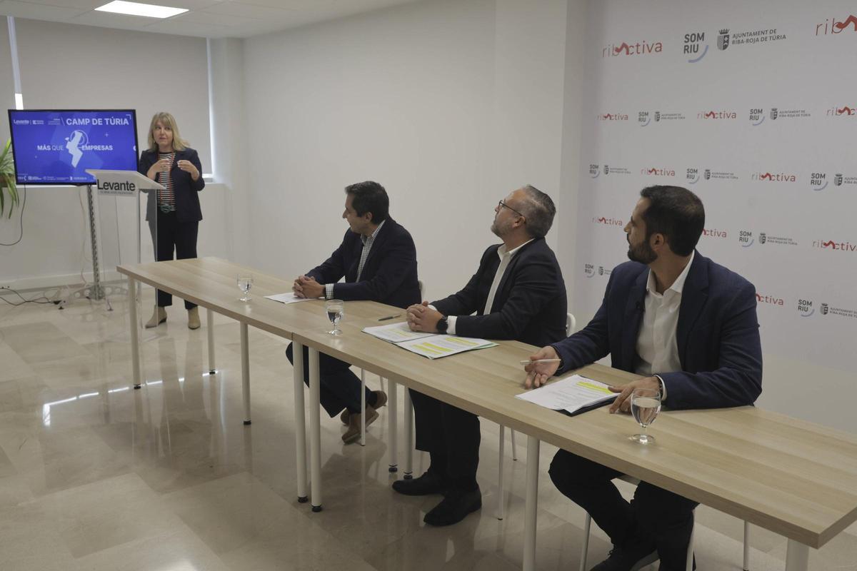 Isabel Olmos, subdirectora de Levante-EMV, fue la encargada de conducir la mesa redonda.