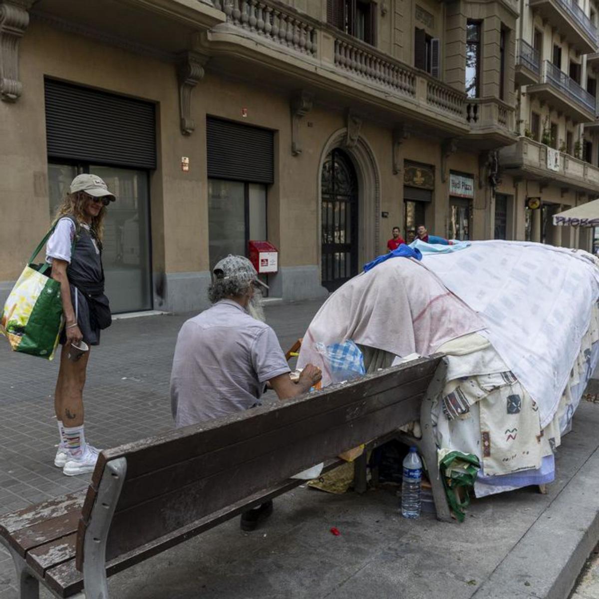 Cinc mesos esperant  una trucada
