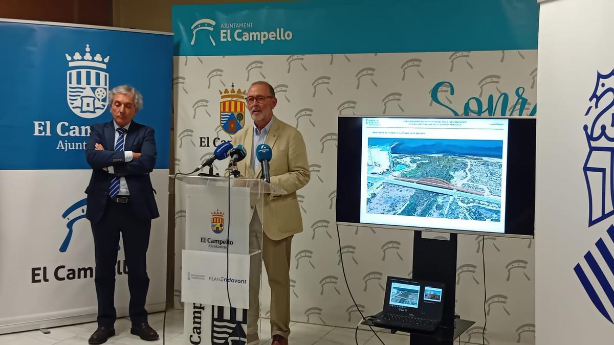 El comisionado y el alcalde, en la presentación del proyecto