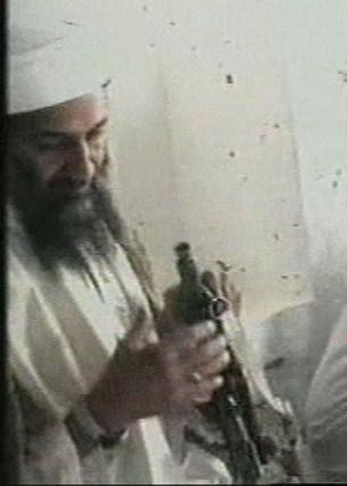 El líder d’Al-Qaida mort aquesta matinada, en un fotograma d’un vídeo emès per la cadena Al-Jazira el 5 d’octubre del 2001.