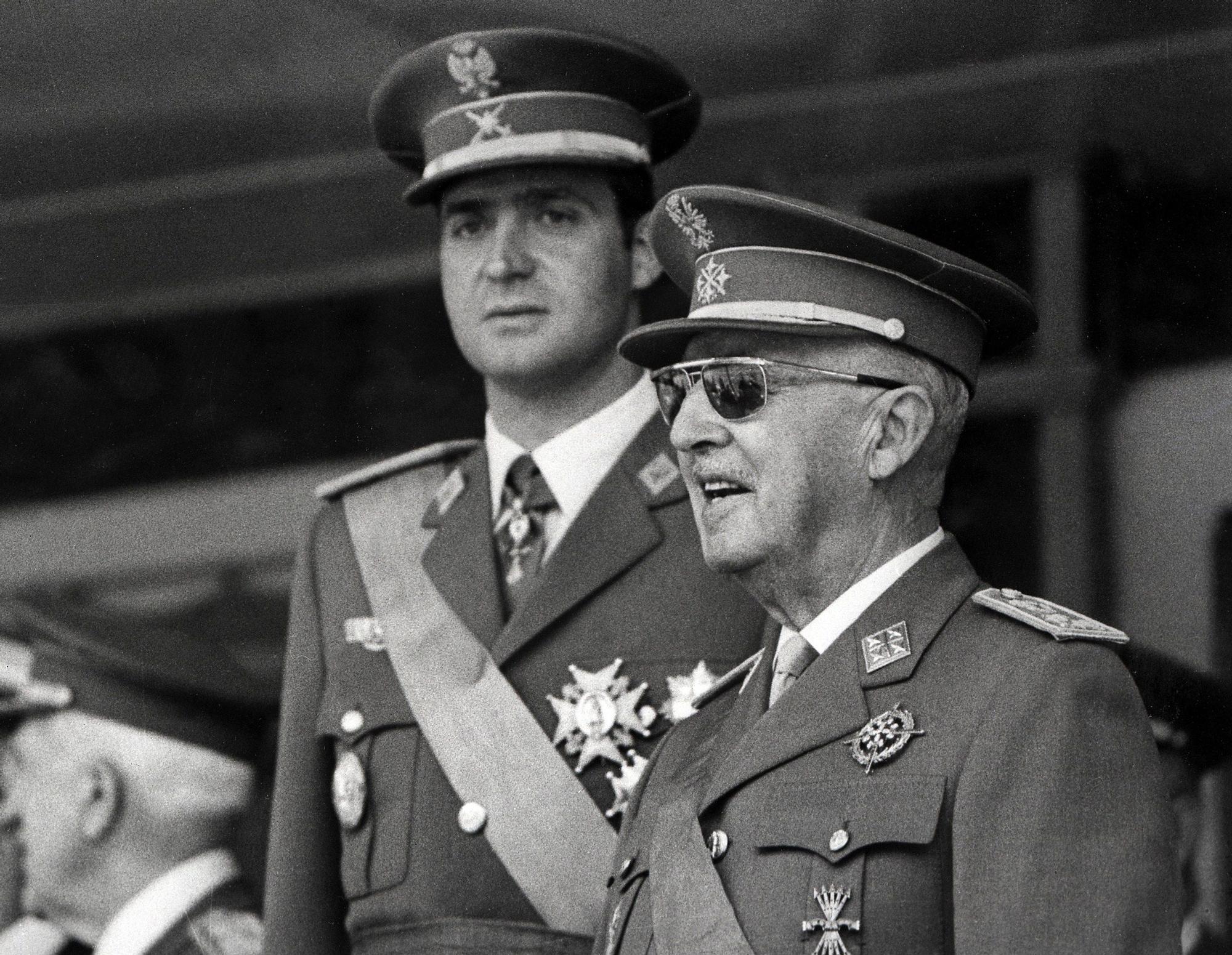 El general Francisco Franco y el rey emérito Juan Carlos I.