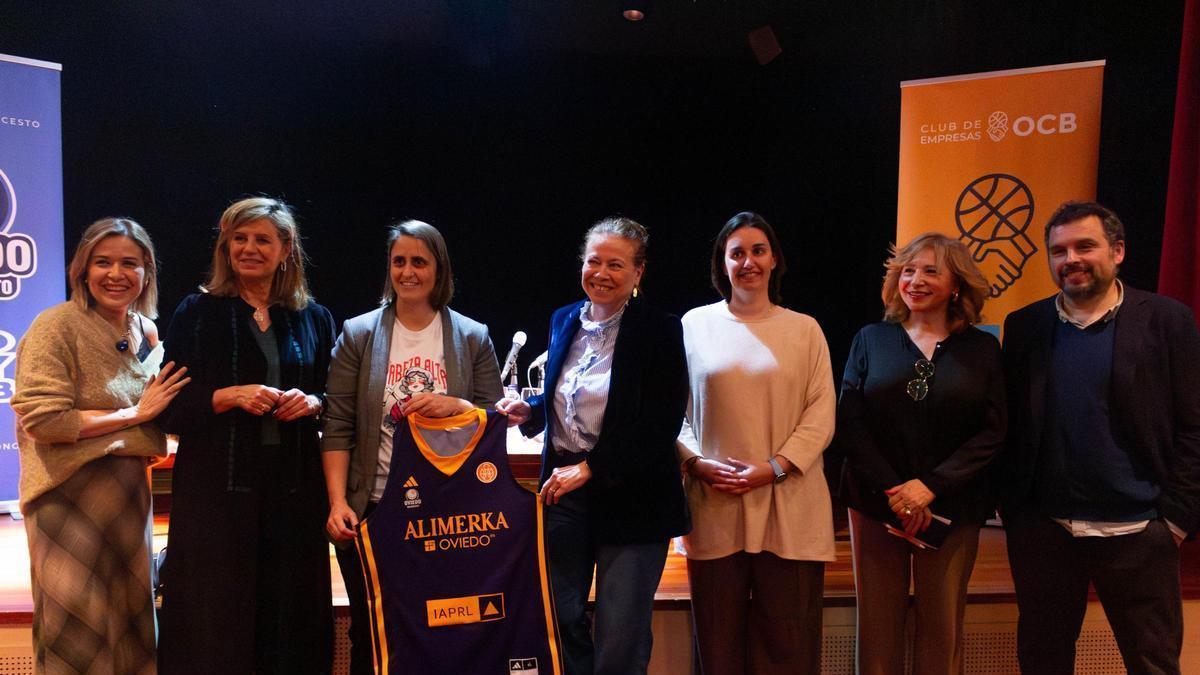 Oviedo Baloncesto: Celebración del Día Internacional de la Mujer y equipación especial para el partido contra Cartagena