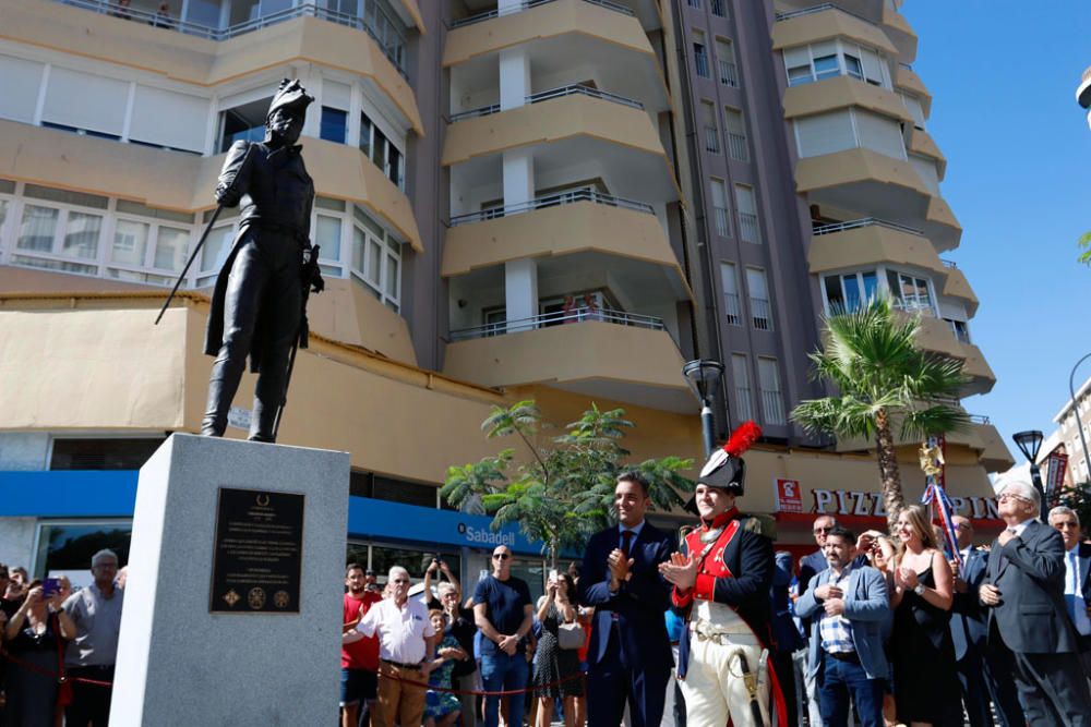 La Asociación Histórico-Cultural Teodoro Reding cumplió este viernes su sueño de que Málaga cuente por fin con una estatua en homenaje al general suizo y gobernador de la ciudad a quien los malagueños dedicaron el Paseo de Reding. La estatua se ha ubicado en la recientemente reformada plaza de la Malagueta.