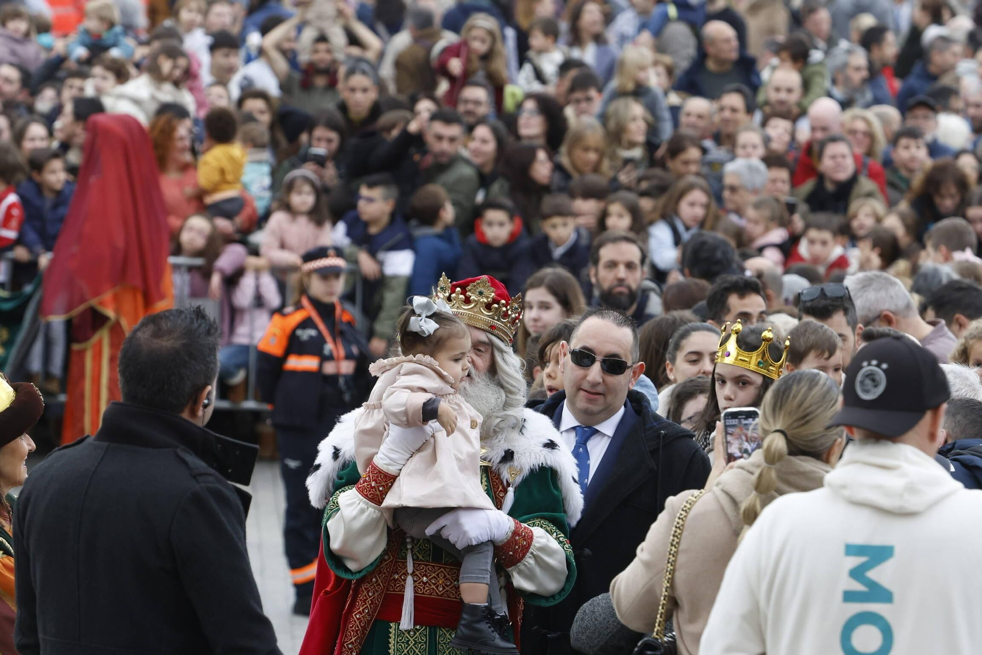 En imágenes: Los Reyes Magos desembarcan en Gijón