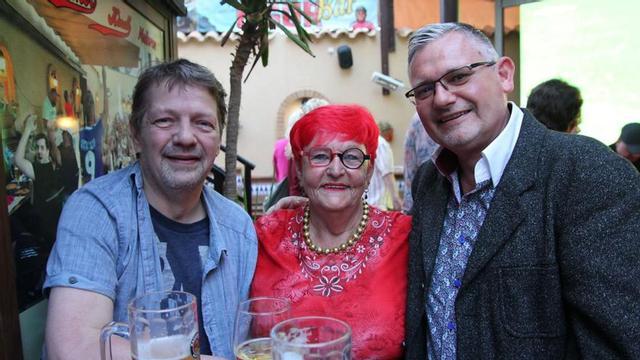 Wussten sich so manche Anekdote zu erzählen: Michael Dentges, Heti Hartl und Jürgen Scheliong (v. li.).  | FOTOS: FRANK FELDMEIER
