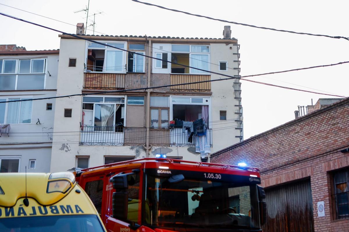Les imatges de l'incendi al carrer circumval·lació de Manresa