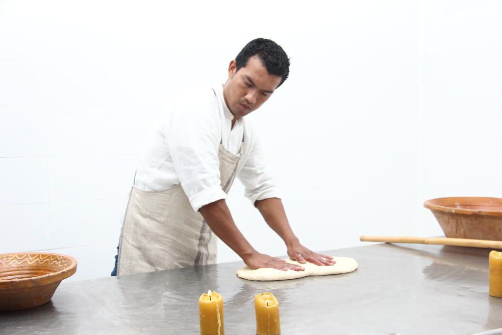 Neuer Bäcker in Traditions-Bäckerei Forn des Teatre