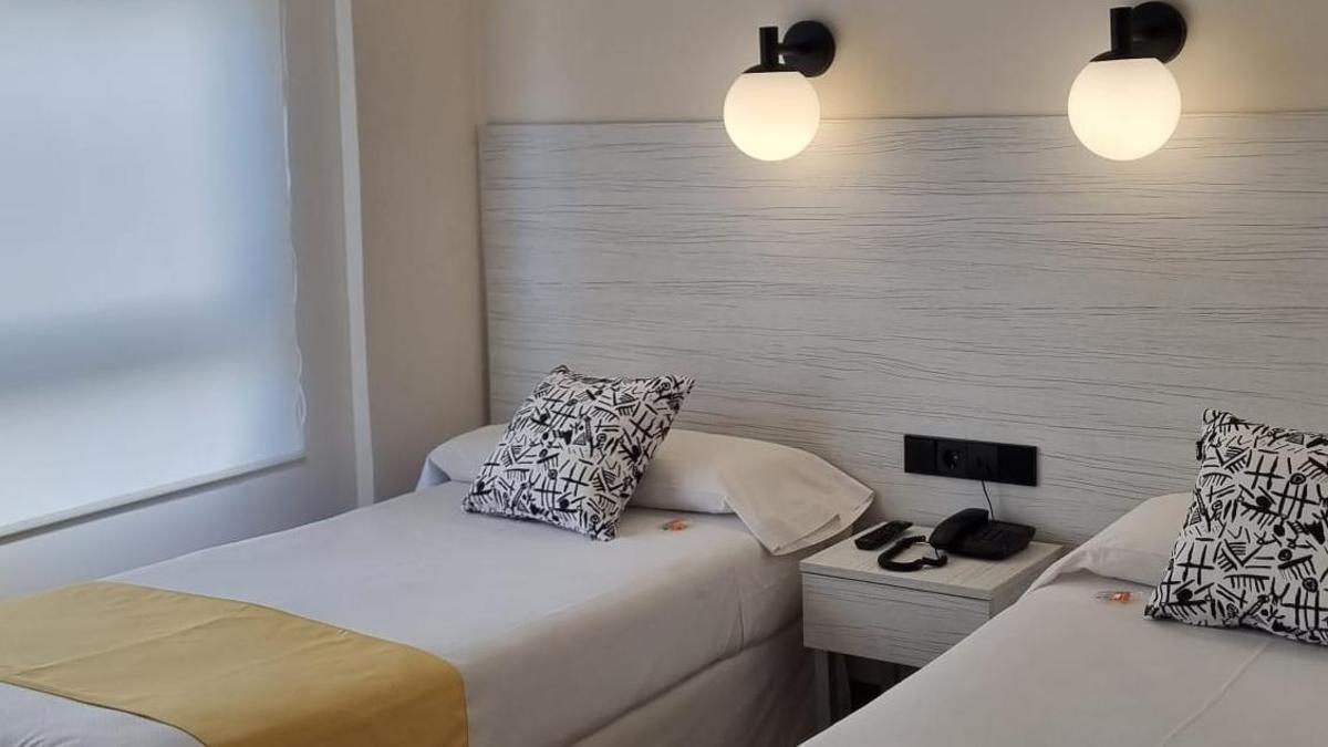 Una de las habitaciones con los cojines diseñados por Assido Design.