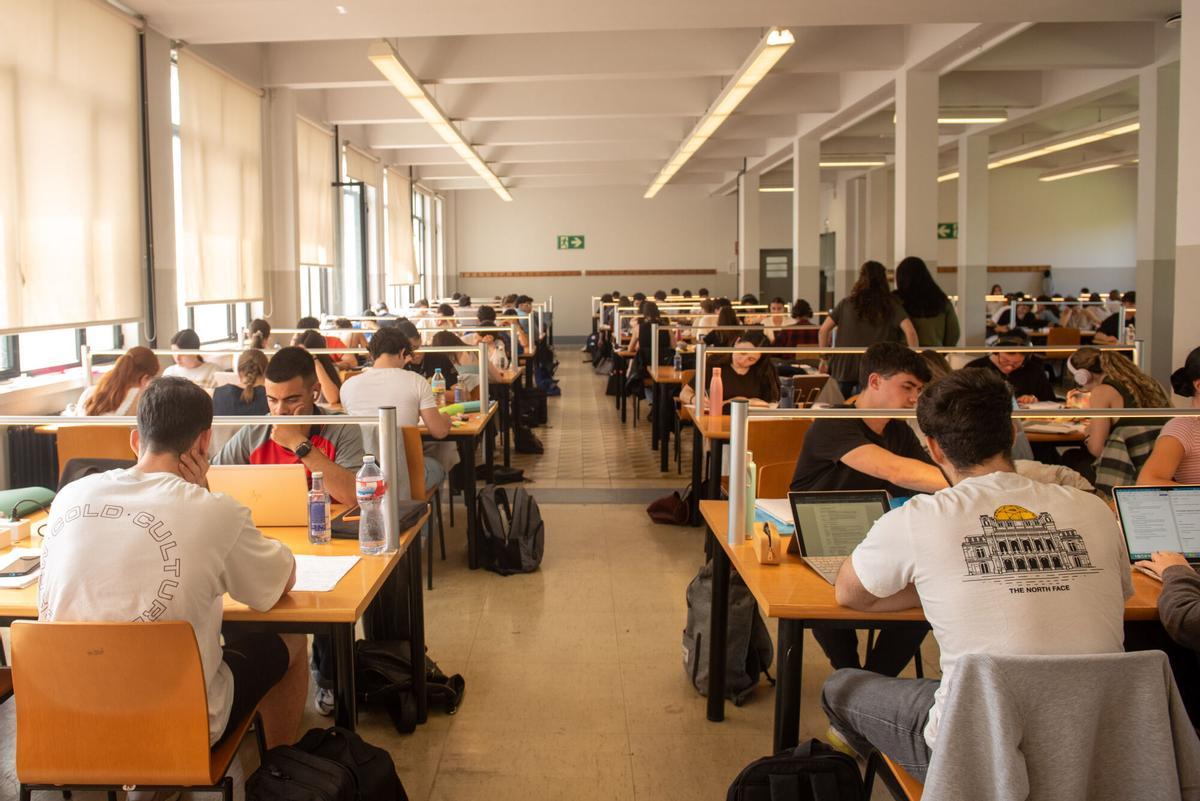 La Avaliación do Bacharelato para o Acceso á Universidade (ABAU) se celebrará los próximos 2, 3 y 4 de junio en la ciudad y marcará el futuro académico de miles de jóvenes
