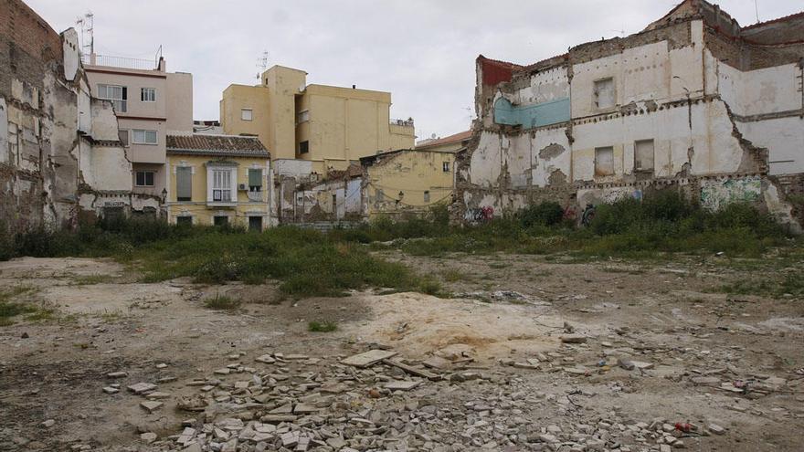 Uno de los solares en los que se proyectaron tecnocasas, en la calle Gigantes.