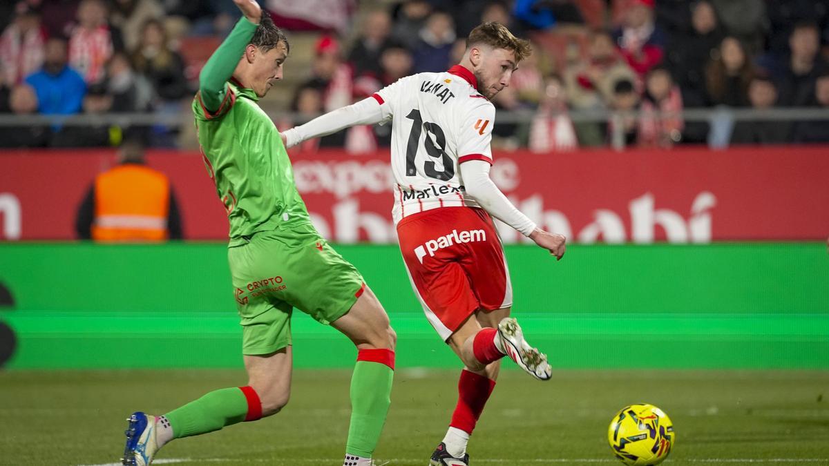 Vanat, en l'acció del gol.