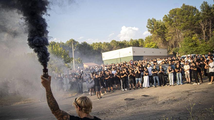 L'últim adeu de Sant Martí de Torroella a Pau Simon, el miner mort a Súria
