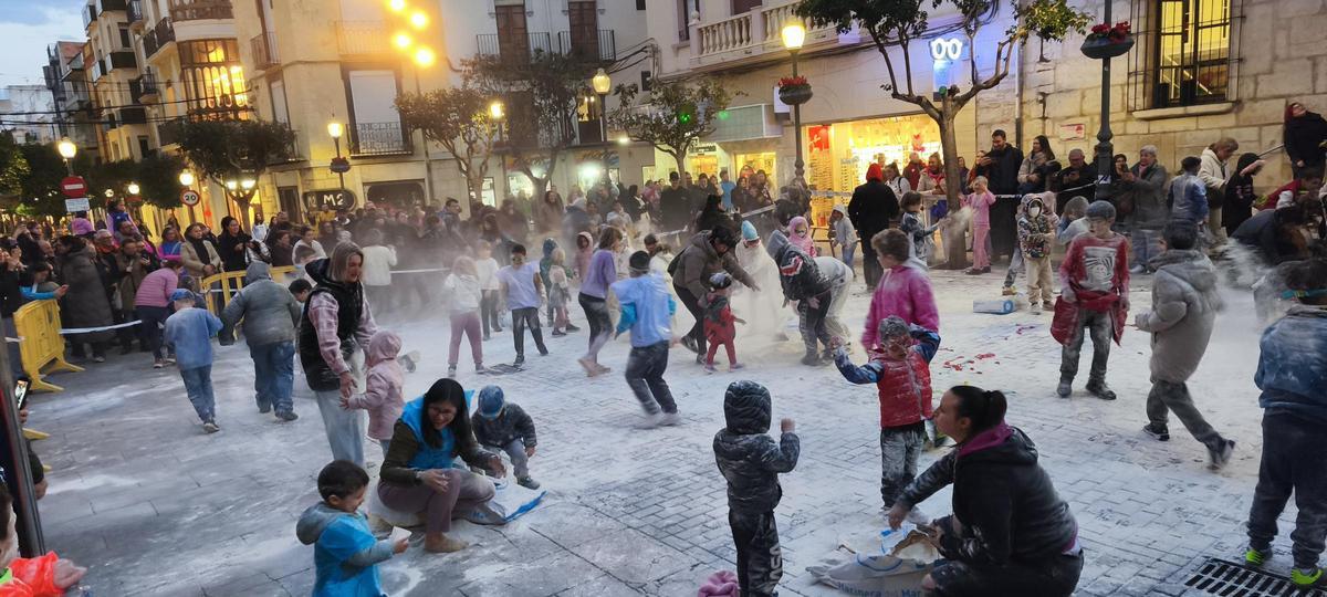 Otra foto de la batalla de harina en Vinaròs.